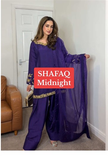 Can’t go wrong with purple and gold! 💜✨ #pakistanistyle #pakistanistylelookbook #partywearsuits