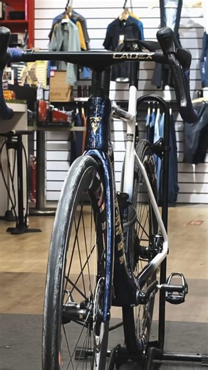 帥，不用解釋。 客製塗裝Propel Advanced SL ，細節決勝。 配合Cadex Aero一體把帥出另一個境界😍😍 — 捷安特台南店｜喜歡您來😘 ☎️（06）2638597 🏠台南市南區健康路二段416號 ⏰11:00－21:00（週四公休） ✅LINE官方ID：@428atbis ｜維修｜租賃｜保養｜商品｜騎乘 | 捷安特台南店