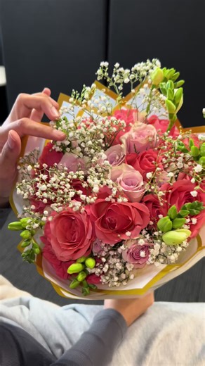 Stunning Pink Rose Bouquet for Valentine's Day