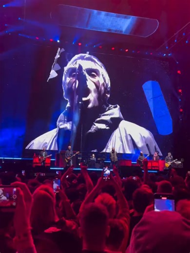 Cigarettes & Alcohol Live at MetLife Stadium - Oasis