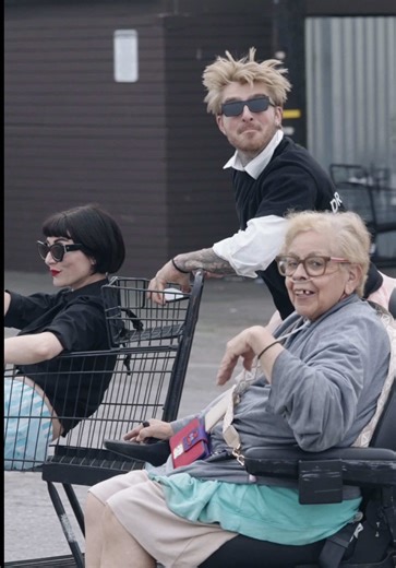 She asked to join… BEST moment ever 🤣 | singing in public and crowd joins