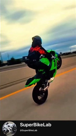🏍️ Yamaha R1 Cornering Skills Are Absolutely Insane 😱🔥 #bikelovers #yamaha #viral