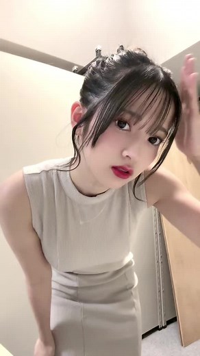 ワンピース服装の黒岩ななこが体のラインを強調するダンス！