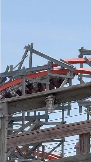 Iron Rattler | Six Flags Fiesta Texas | Roller Coaster | Hybrid Coaster | Inversion | Fun | Wood