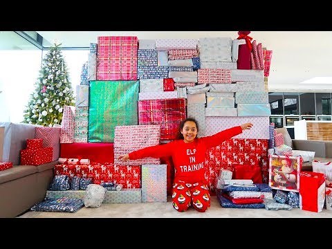 TIANA AND FAMILY OPENING CHRISTMAS PRESENTS!! 2018 Special