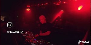 Dubstep legend Headland! Big tune. Comments say it’s a dub by epoch - allow it 👀 #dubstep #realdubstep #electronicmusic #edm #dj