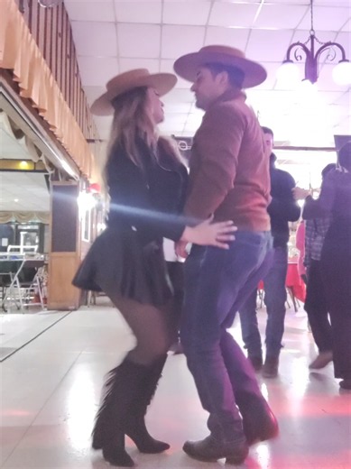 Cumbias Sureña y Ranchera: Joan Arenas en vivo