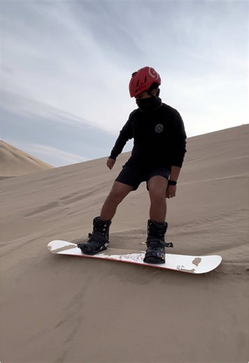Una vuelta en Huacachina 🔥🎥 videos gratis #huacachina #huacachina_ica #huacachinaicaperu #sandboarding #sandboard #sandboarding🏂 #principiante