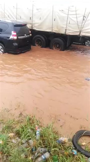 funny commentary but the message is passed. Bad roads affect all. #BroadcastOnMotion #TrafficRadioTV #CityTrafficReporters #TrafficReporters EdoState #viral