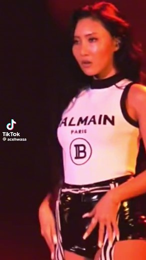 118K views · 886 reactions | Ai mà "Chili" lại chị  Mong rằng sẽ sớm thấy Hwasa nhảy Chili challenge sau khi team thắng cuộc được công bố #Hwasa #화사 #Chili #Chili_challenge #StreetWomanFighter | An Nê Chin - Út cưng của MMM | Facebook