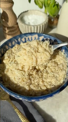 4 Ingredient, Easy Mac-n-Cheese Style Orzo #comfortfood #4ingredientsrecipe