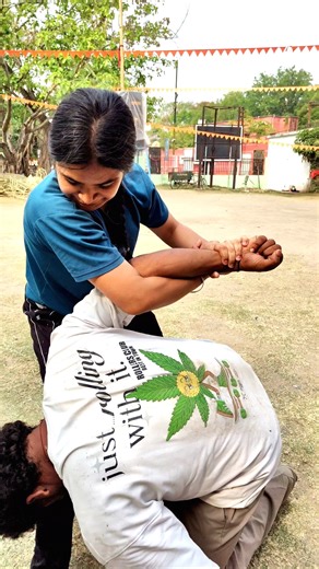 #693 Girls Defensive Techniques 🙄🥊🔥#selfdefense #kravmaga #taekwondo #sudhirkumarbarik