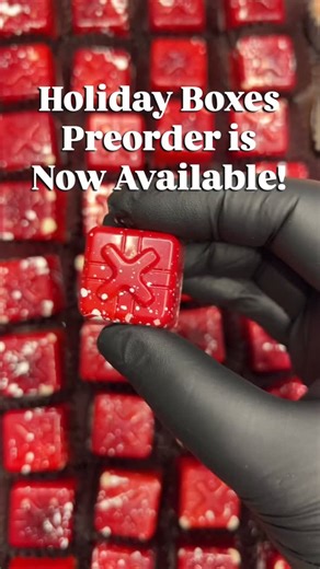 The 2025 holiday chocolate boxes are available for presale! Available in both 9pc and 27pc boxes! You pick your ship or local pickup date of December 1, 8, or 15! Flavors include: 🎄 Peppermint (pictured here!) 🎁 Eggnog 🎄 Apple Cardamom 🎁 Amaretto 🎄 Peanut Butter 🎁 Hot Cocoa 🎄 Wassail 🎁 Cinnamon Walnut Swirl 🎄 Espresso Martini We ship with ice packs and priority tracking, plus you get to decide what your handwritten note says! We’re also doing lots of holiday events, so be sure to check 