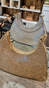 6 comments | Se você busca sofisticação para eventos especiais, a Cia...