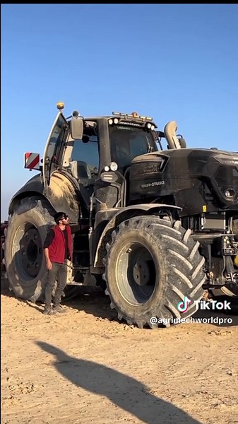 Exploring USA Agriculture: John Deere Tractors in Action
