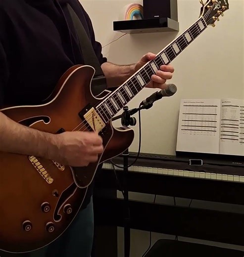 Improvising over a Blues in C / Ibanez As93 #bluesguitar #guitar #robbenford #guitarsolo