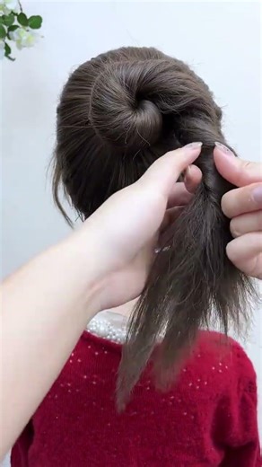 Aite's Stylish Bun Transformation: Quick Updo Tutorial UpdoTutorial HairstylesUnleashed