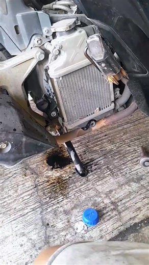 Install the scooter radiator cover, 🛵 | Aeon