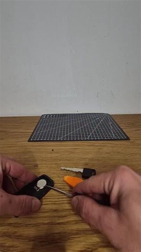 How to replace battery on suzuki car key