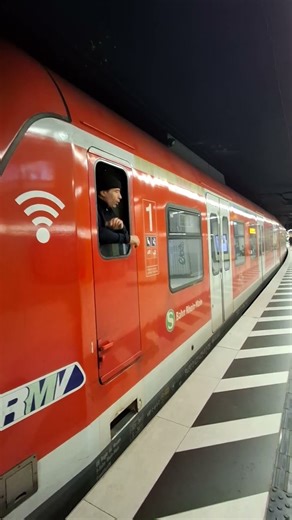 [Frankfurt S bahn] Line S5 departing Hauptbanhof (12 car) Class 423