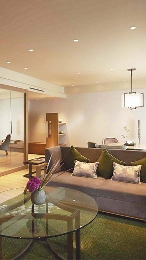 日常の喧騒を忘れ、心を解き放つひとときへ✨ 大阪の街並みを望む大きな窓と、上質なインテリアが調和するヒルトン大阪のスイートルーム。リビングからバスルームまで、すべてが”特別な癒し”となる空間が広がっています。 一年の締めくくりに、そして新しい年の始まりに🎍 非日常の静寂の中で上質な時間をお過ごしになりませんか🥂 ヒルトン大阪では、早めのご予約でお得にご宿泊いただけます。 詳細はこちら>>https://hil.tn/4egs3g Unwind and Escape the Everyday Rush ✨ Hilton Osaka's luxurious suite rooms are a perfect harmony of high-quality interiors and large windows overlooking the vibrant cityscape of Osaka. From the living room to the bathroom, the entire space is dedicated to providing "special healin