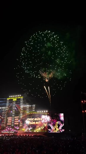 Quảng Ninh chào năm mới 2026 bằng màn pháo hoa tầm cao tuyệt đẹp. 🥰 | Hạ Long Thả Gió