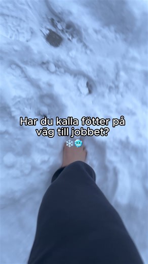 Har du kalla fötter? Gör som tusentals svenskar och byt till Wool of Swedens alpackastrumpor. ✅ Otroligt mjuka – inget stick, ingen irritation ✅ Naturligt antibakteriell och luktfri ✅ Alpackaull ✅ Andas naturligt - inga fuktiga fötter ✅Passar i vanliga skor Passa på - just nu kan du spara upp till 900kr på våra multipack! 30 dagars öppet köp och snabb levernas👇 https://woolofsweden.se/products/alpacka-premium | Woolofsweden