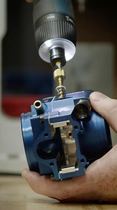 Not your Grandpa’s carburetor ・・・ SmartCarb carburetors are proudly designed, manufactured, assembled, and MADE in the USA 🇺🇸 Set yourself free from jets and jetting with the all-new SC3, the most advanced metering rod fuel system made today. . . . #smartcarbequipped #forgetthejet #defyefi | SmartCarb