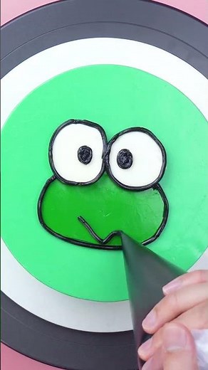 Satisfying Frog Cake Decoration: Flawless Piping Technique! 😍 #shorts
