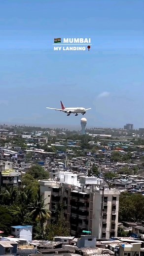 Mumbai's Runway ✈️💫 VC : @captainkunwar . #mumbai #runway #airport #mumbaiairport #airline #vistara #indigo #akashaair #landing #mumbailandscape #runway09 #mumbaiblogger #thingofnothing #asthetic #building #construction #spicejet #flight | Mumbai Guide