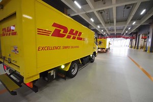 【DHL大阪ディストリビューションセンター開設】 DHLジャパンとして、これまでで最大の99億円を投資し、最新鋭のマテハン装置を有する日本最大規模のディストリビューションセンター（ODC）が大阪府堺市に誕生します。 輸出入通関を行う関西国際空港ゲートウェイの機能を、大阪中心部に近いODCに移転し、関西圏のお客様のサービス向上を目指します。 本格稼働は、2021年から。人々を繋ぐ国際物流企業として、コロナ禍でも日本のお客様に高品質なサービスをお届けするよう努力します！ | DHL Express Japan
