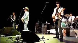 Dwight Yoakam - Dim Lights, Thick Smoke (And Loud, Loud Music) Chords - ChordU