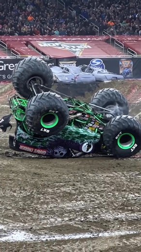 Grave Digger Monster Truck Cartwheel Crash!! #monstertruck #stunt #shorts #youtubeshorts #monsterjam | Off Road Rumble