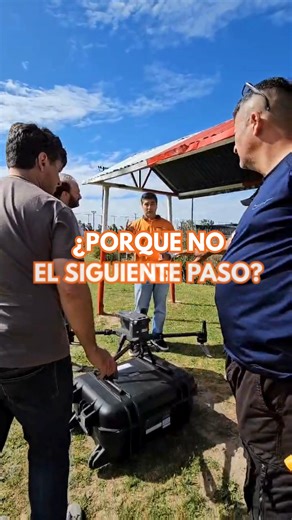 ¿Volás por hobby y sentís que podés ir por más? Este es el paso que te faltaba. En DronesVIP te formamos como Piloto Profesional con aval ANAC: clases online claras y al grano, prácticas reales con instructores que te acompañan en cada vuelo, y contenidos pensados para que salgas listo para trabajar. Aprendé a planificar misiones, operar con seguridad y tomar decisiones como un profesional. 👉 Inscribite en dronesvip.com.ar | DronesVIP