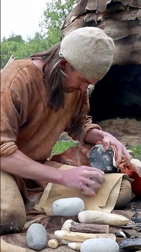 Making stone tools for hunting in the Mesolithic