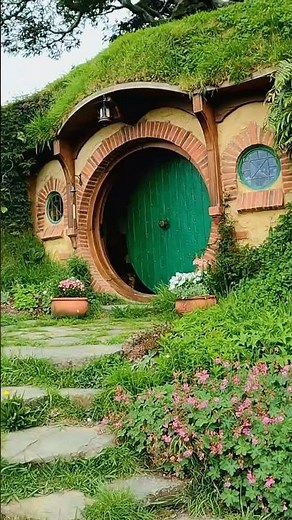 Enjoy a glimpse into the amazing Hobbiton movie set tour in New Zealand! #lotr #newzealand #movie