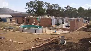 Fire 'whirlwind' injures three firefighters, tears open home as bushfire grows near Cowra