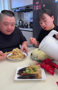 1M views · 8.6K reactions | Nest Tremella Soy Milk Powder浪 #eatingshow #asmr #asmreating #food #eatingsounds #lol #xyzbca #humor #eatingasmr #trend #viralvideo #fyp #fun #cute #memes #foodie #eating #mukbang #laugh #funny | Zen Bom | Facebook