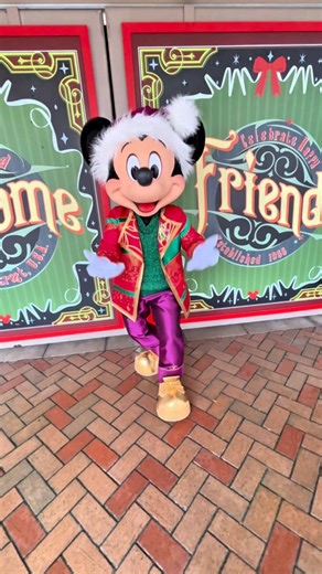 65 reactions | Holiday outfits! Mickey and Minnie along with all their friends have new outfits to celebrate both the 2025 holiday season and Disneyland's 70th anniversary. Their new looks are inspired by the outfits they wore for the 70th but with the holiday twist. We also saw Donald, Daisy, Clarabelle, Goofy, Pluto, and Chip n' Dale. #DisneyHolidays  | MouseInfo | Facebook