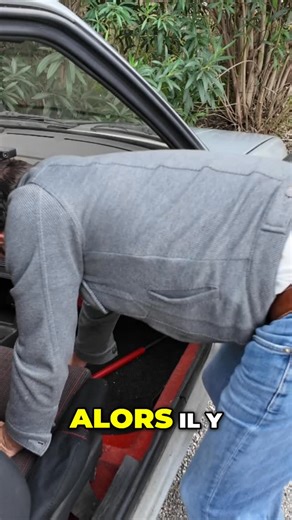 Garage Jean Caisse on Instagram: "La 205 Gti a un autoradio fascinant ! Quelqu'un sait comment ça marche ? Dites-le nous en commentaire si vous connaissez ce modèle ! #youngtimer #voitureancienne #peugeot205 #205gtifamilly #automobile"