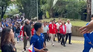 16 reactions | PANOORIN: Dumalo sina Pangulong Ferdinand Marcos Jr., First Lady Araneta Marcos, at anak na si Vinny sa muling pagbubukas ng Philsports Complex sa Pasig City matapos ang rehabilitasyon. Ito ang unang sabayang public appearance ng pamilya matapos ang mga alegasyon ni Senadora Imee Marcos tungkol sa umano’y paggamit ng ilegal na droga ng pamilya. : MPC Pool | Aksyon Tabloid | Facebook