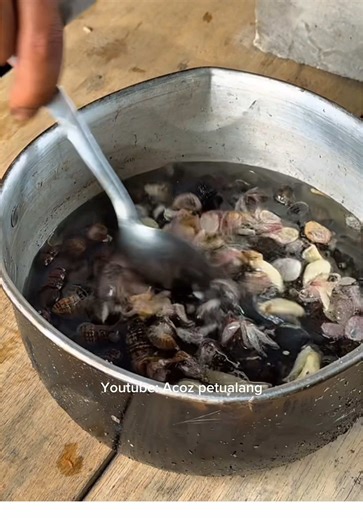 Olahan Siput Biri-Biri dan Pisang Peppe di Makassar