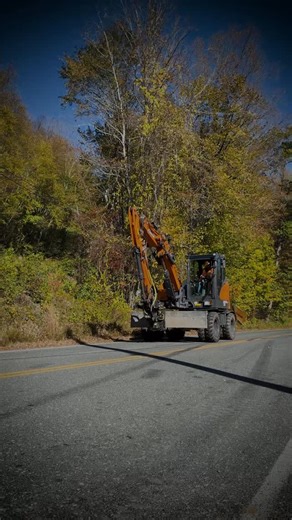 Best Line Equipment on Instagram: "Go anywhere — at 23 mph top speed. The DX100W-7 from @develon_northamerica gives you 360 degrees of digging, built for tight spaces. DM us for a quote or demo. . . . #DEVELON #wheelexcavator #heavyequipment"
