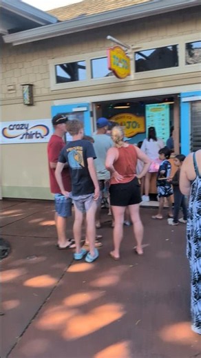 Tourists pack Poipu events on summer vacation