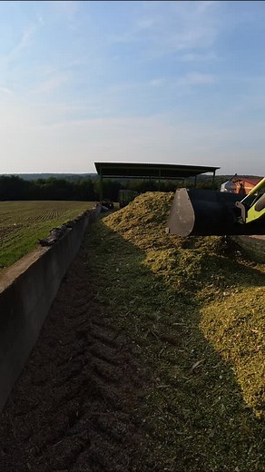 1.2K views · 69 reactions | Claas Arion 450 Spreading and Compacting Silage  #claas #silage #fyp | CroAgroView | Facebook