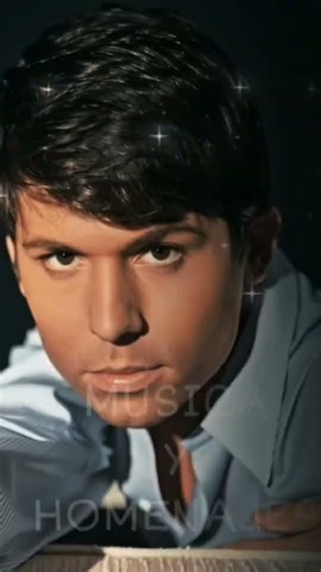 Homenaje especial a Raphael recordándolo. #GeneradoConIA #seguidores #viral