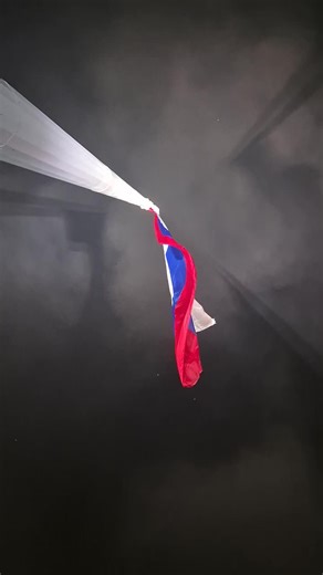 Флаг России на Чёрном фоне