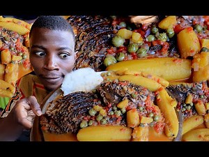 LAKE VICTORIA'S FAMOUS FOODS!!! Ugandan Food Experience in East Africa 🌍