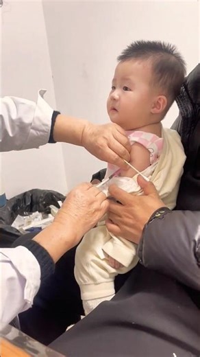 Brave moment of little boy getting vaccinated 💉 in hospital 🏥 #shorts #cutebaby #injection #vaccine