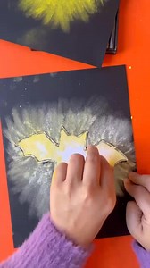 🦇Halloween chalk bat art: https://www.friendsartlab.com/chalk-bat-halloween-art-spooky-preschool-craft/ | Friends Art Lab